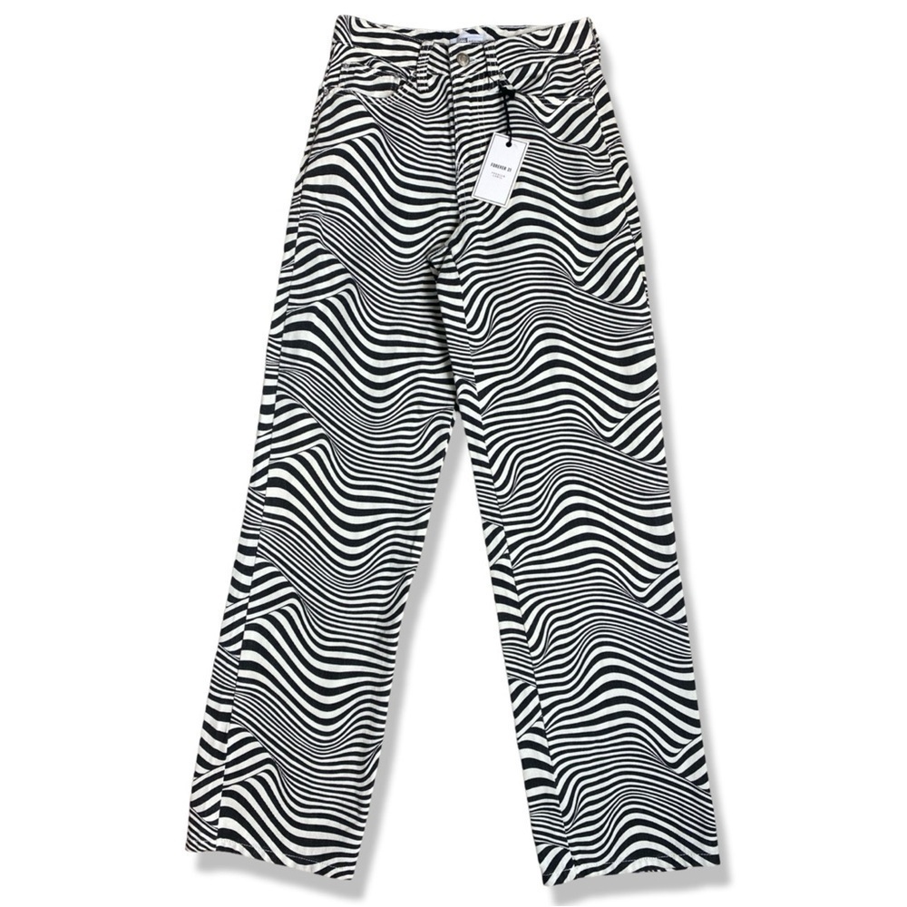 ⭐️NEW FOREVER 21 Premium Black and White Illusion Straight Leg Jeans